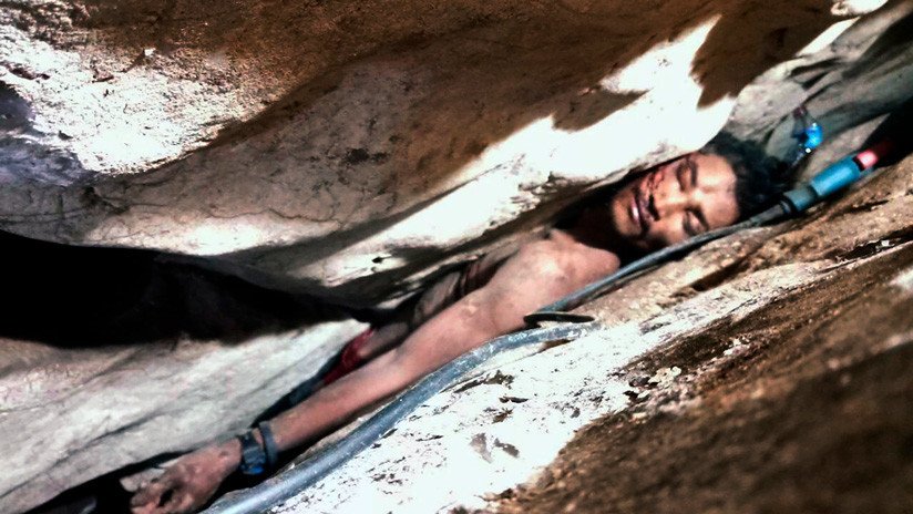 Rescatan en Camboya a un hombre que quedó aprisionado cuatro días entre dos rocas (FOTO)