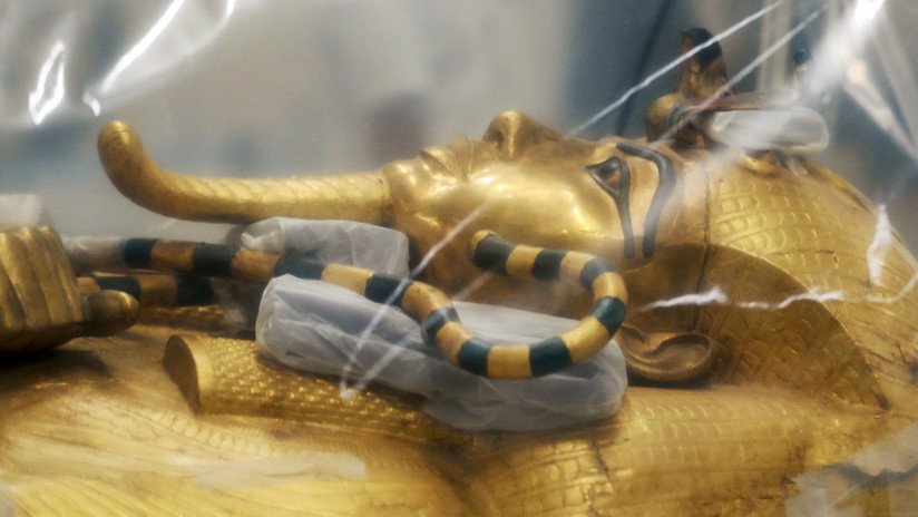 Así restauran el legendario sarcófago dorado de Tutankamón en Egipto
