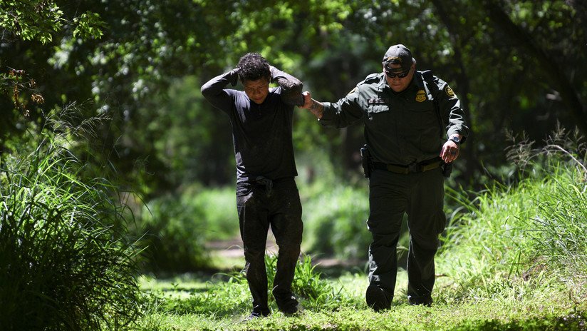 Descienden un 21% las detenciones de migrantes entre frontera México y EE.UU.