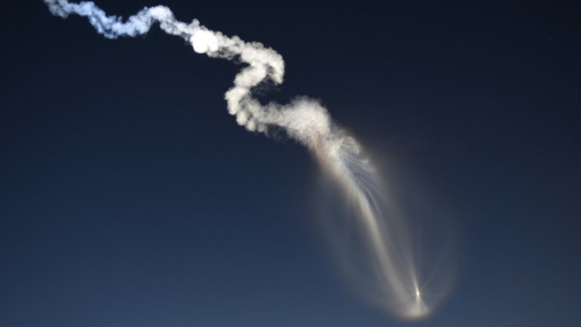 VIDEOS, FOTOS: El lanzamiento de un cohete ilumina el cielo de Florida con un inusual espectáculo de luz