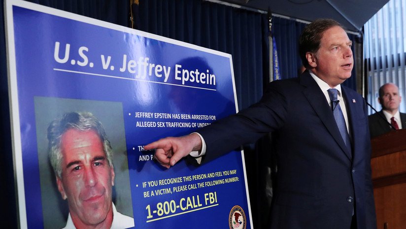 Supuesta esclava sexual de Epstein testifica que le ordenaron tener relaciones con políticos de EE.UU. cuando era menor