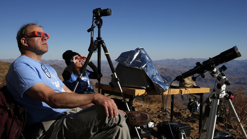 FOTO: Un fotógrafo se preparó durante dos años para tomar la imagen perfecta de un eclipse solar en Chile