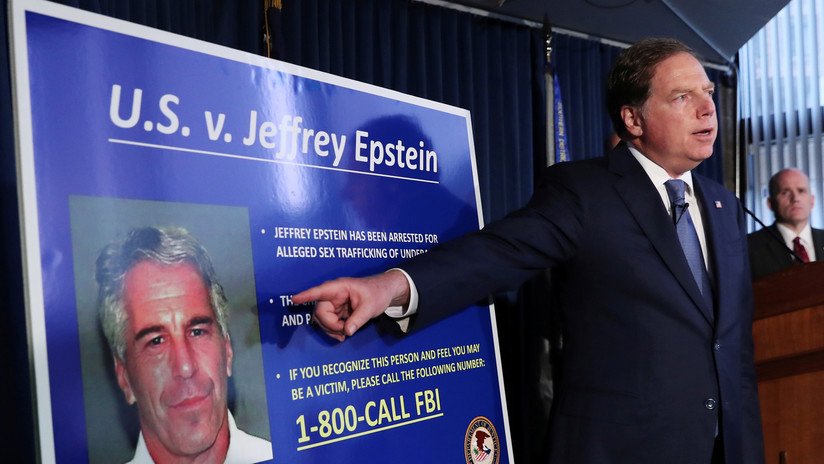 Una médico forense dice estar "segura" de que Epstein se ahorcó en su celda