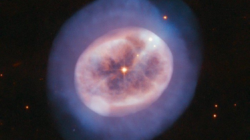 FOTO: El telescopio Hubble capta una nebulosa planetaria que se parece a un grano de café gigante
