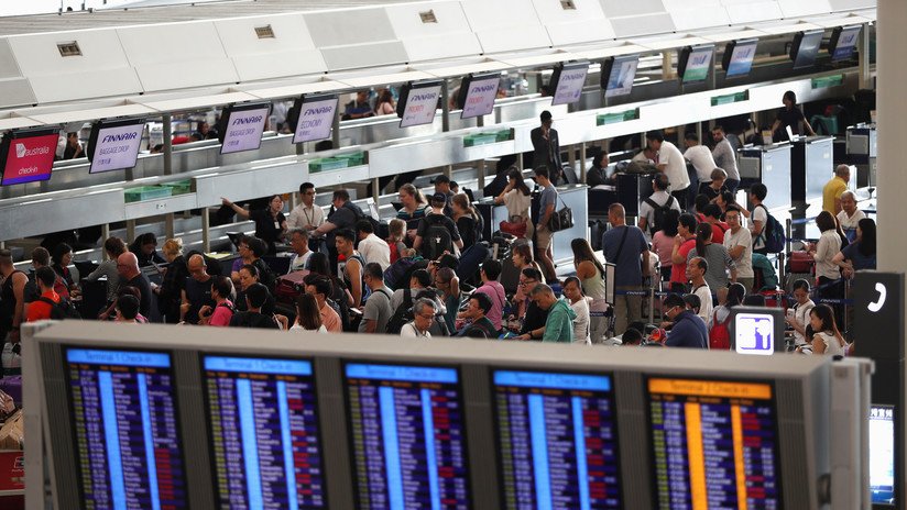 Cancelan más de 300 vuelos en Hong Kong a la espera de más protestas en el aeropuerto