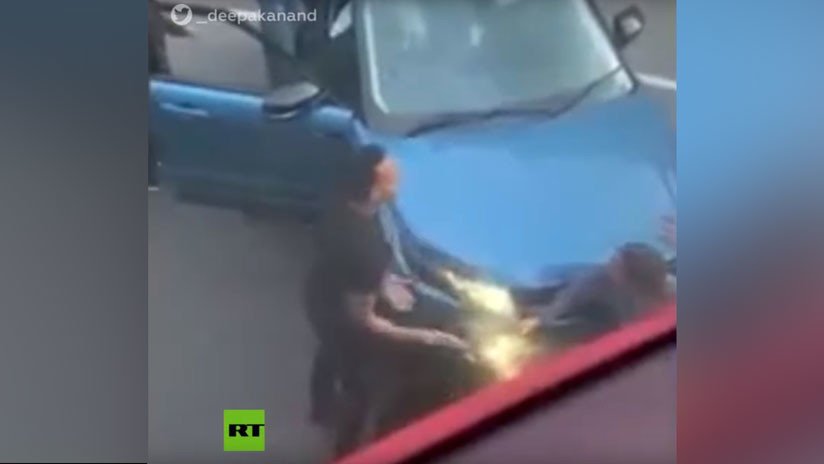VIDEO: Un conductor aplasta a una mujer contra otro auto durante una discusión en el centro de Londres