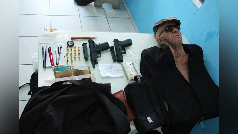 FOTOS, VIDEO: Un hombre intenta robar un banco en Brasil disfrazado de anciano