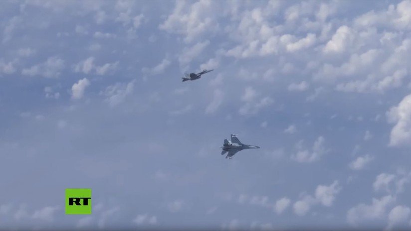 El caza F-18 que se aproximó al avión del ministro de Defensa ruso es español