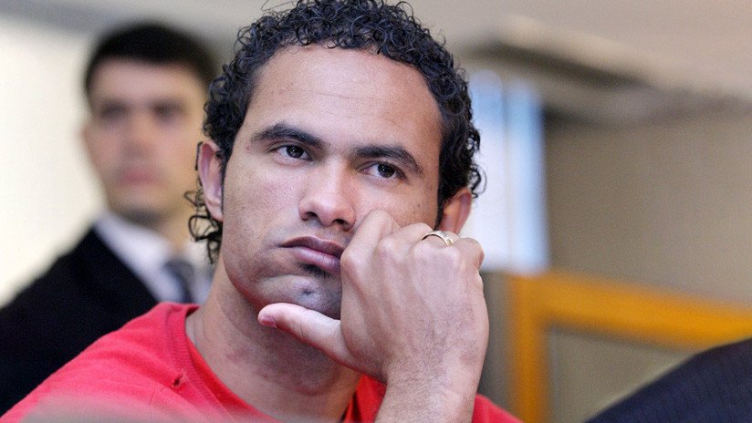 Un club brasileño ficha a un guardameta condenado por asesinar a su expareja y que permanece en prisión domiciliaria