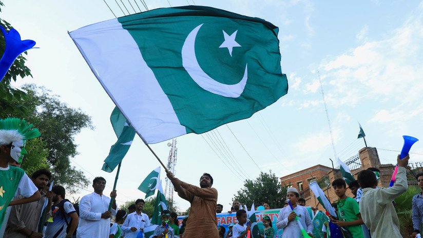El primer ministro pakistaní promete dar "una lección a la India" en medio de la disputa sobre Cachemira