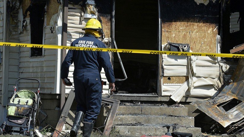 Un bombero pierde a sus tres hijos en un incendio mientras respondía a una falsa alarma