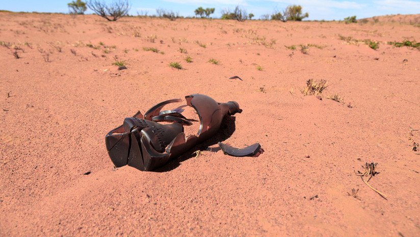 FOTO: Una botella de cerveza en un desierto resume en una sola imagen el "tremendo daño" que hace el hombre a la naturaleza