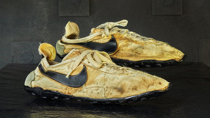 Vende por 50.000 dólares las zapatillas Nike que usó hace casi 50 años