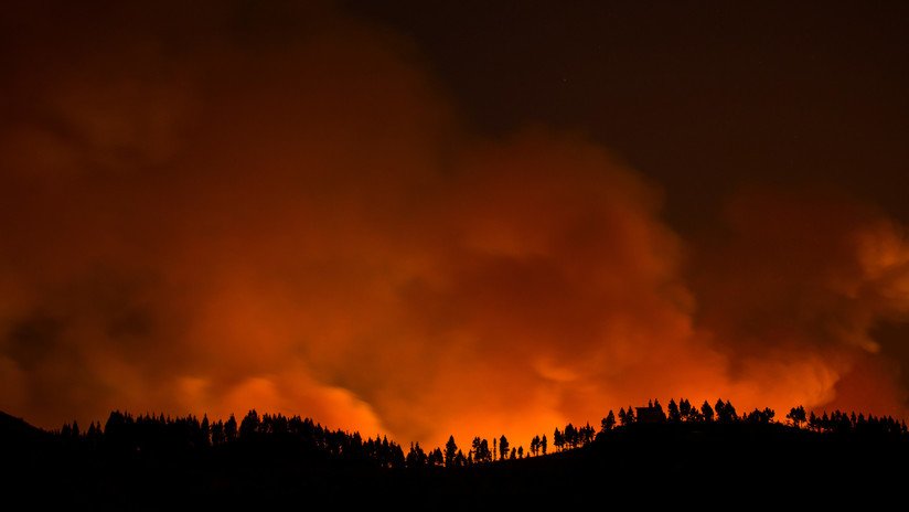 VIDEOS, FOTOS: Evacúan a más de 2.000 personas por un nuevo incendio forestal en Gran Canaria