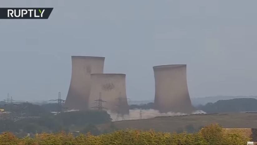 VIDEO: La demolición de las torres de enfriamiento de una central eléctrica deja a miles de hogares sin luz en el Reino Unido