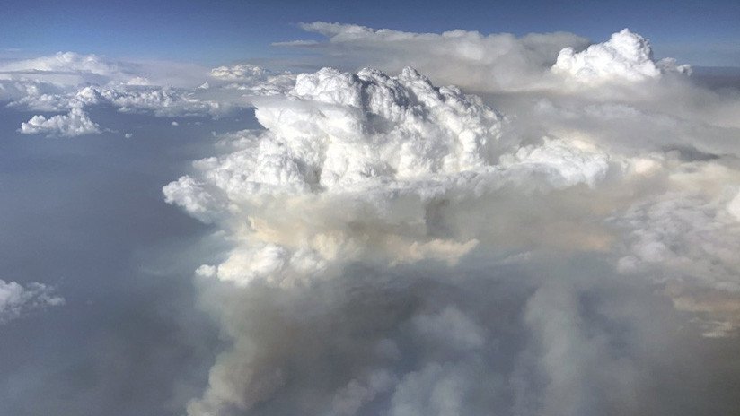 FOTO: Científicos vuelan a través de una 'nube de fuego' y captan el raro fenómeno