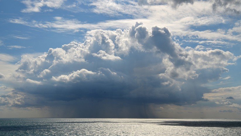 VIDEO, FOTOS: Aparece una enorme 'nube de hongo' sobre el lago Balatón en Hungría