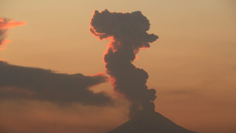 VIDEO: El volcán mexicano Popocatépetl registra una explosión y expele una columna de ceniza de 1,5 kilómetros