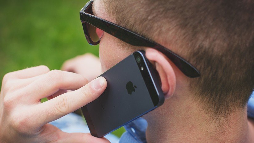 Demandan a Apple y Samsung por el "riesgo de cáncer" debido a la radiación de sus teléfonos