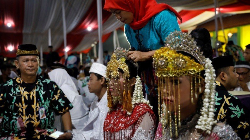 Un indonesio se casa con dos mujeres y les ofrece una dote increíble (VIDEO)