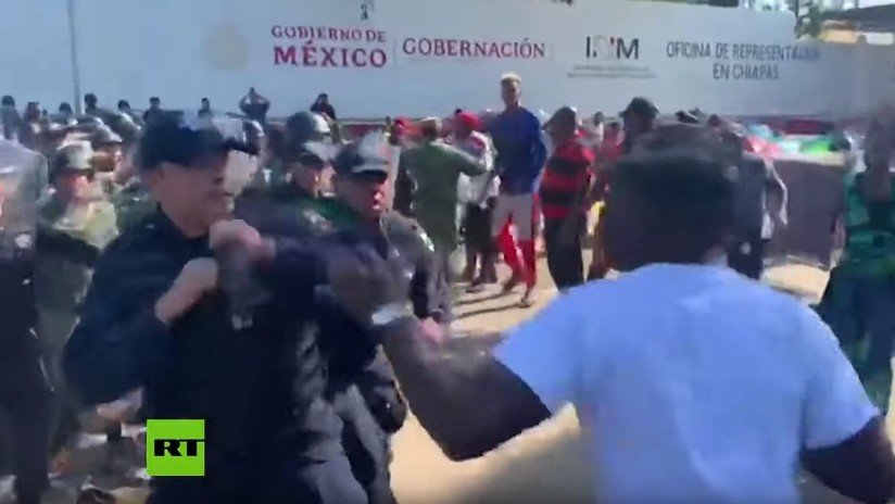 VIDEO: Se registran enfrentamientos entre la Policía de México y migrantes africanos que se dirigen hacia EE.UU.