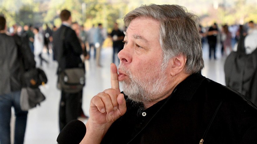 El cofundador de Apple, Steve Wozniak, sostiene que la empresa debería haber dividido su negocio "hace mucho tiempo"
