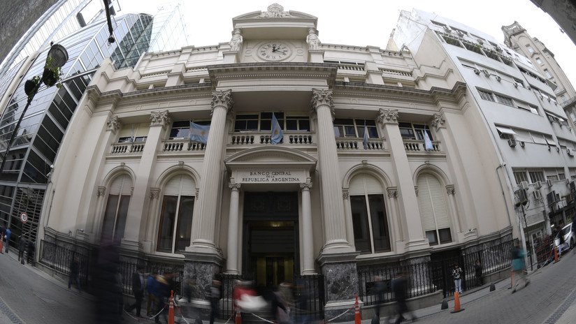 Banco Central de Argentina lanza medida para intentar que empresas exportadoras vendan sus dólares