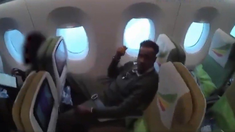 VIDEO: Momento del arresto de un pederasta que trataba de huir de la justicia minutos antes de que su avión despegara