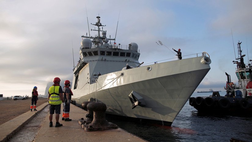Los 15 inmigrantes del Open Arms trasladados por un barco de la Armada desembarcan en España