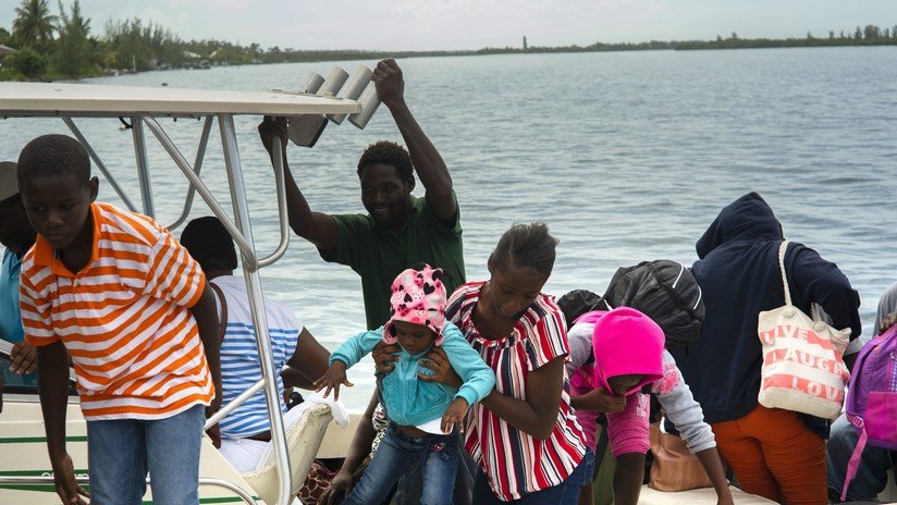 Evacuan a residentes de algunas regiones de Bahamas ante la llegada del "extremadamente peligroso" huracán Dorian