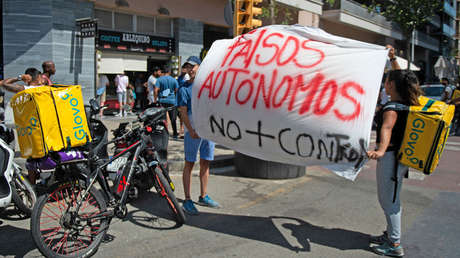 Los 'riders' pedalean en España en protesta contra la precariedad laboral de la plataforma Glovo