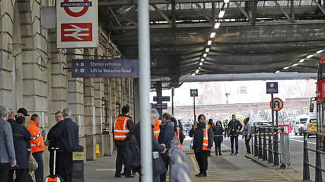 Cierran una línea del metro de Londres tras reportes de tres "fuertes explosiones"