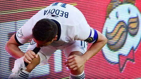 "¡Haga algo ahora!":  Un futbolista estadounidense insta al Congreso que actúe contra la violencia armada en pleno partido (VIDEO)