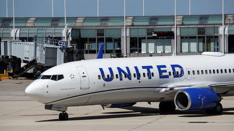 Detienen a dos pilotos ebrios de United Airlines antes de subir al avión