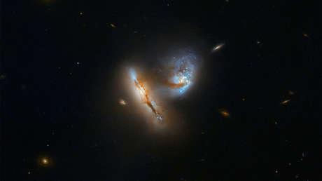 FOTO: El telescopio Hubble capta la fusión de dos galaxias (que es el destino que le espera a la Vía Láctea)