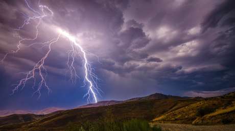 Más de 10 rayos impactan en el mismo lugar en pocos segundos (VIDEO)