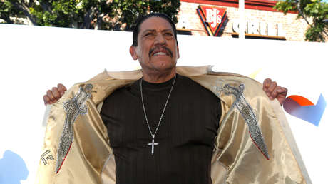 VIDEO: El actor Danny Trejo corre para rescatar a un bebé atrapado en un coche tras un accidente