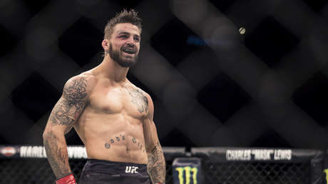 VIDEO: Un luchador de UFC termina con la nariz destrozada y la cara deformada por un rodillazo