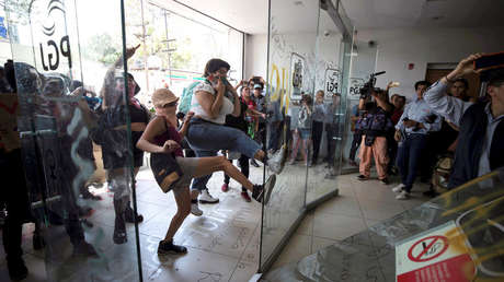 Un video muestra el momento en que patrullas interceptan a la joven que denunció haber sido violada por policías en México