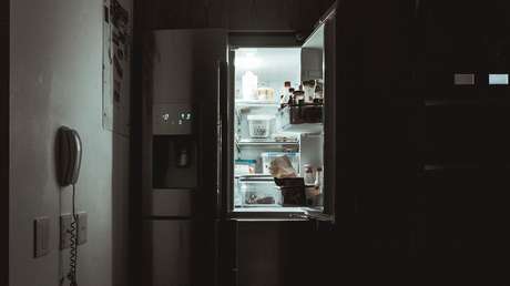 Califican de falsa la historia viral de la adolescente castigada que tuiteó desde un refrigerador