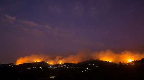 "Imparable y destructivo": el incendio forestal de Gran Canaria alcanza el Parque Natural de Tamadaba