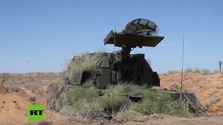 VIDEO: Sistemas antiaéreos S-300 ensayan cómo repeler un 'ataque masivo con misiles' en Rusia