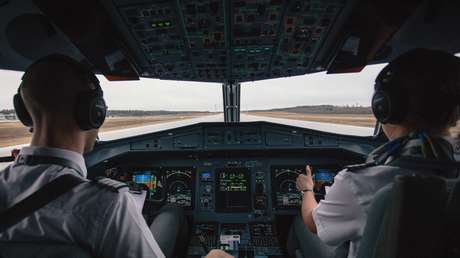 "Probablemente me suicidaré": Suspenden a un piloto de easyJet por sus alarmantes mensajes en WhatsApp