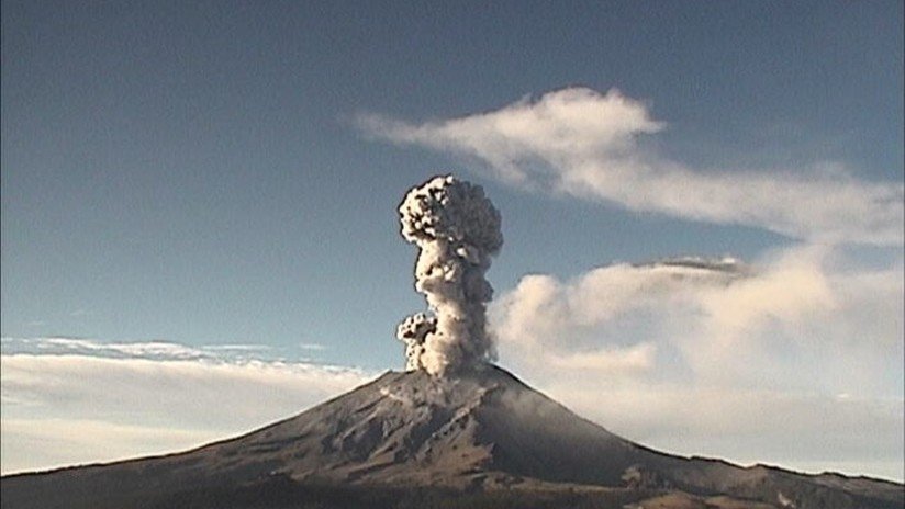 FOTO, VIDEO: El volcán Popocatépetl registra 6 explosiones en 24 horas