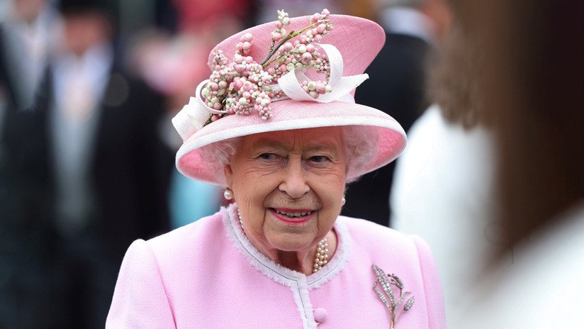 La reina Isabel II se burla de unos turistas que no la reconocieron