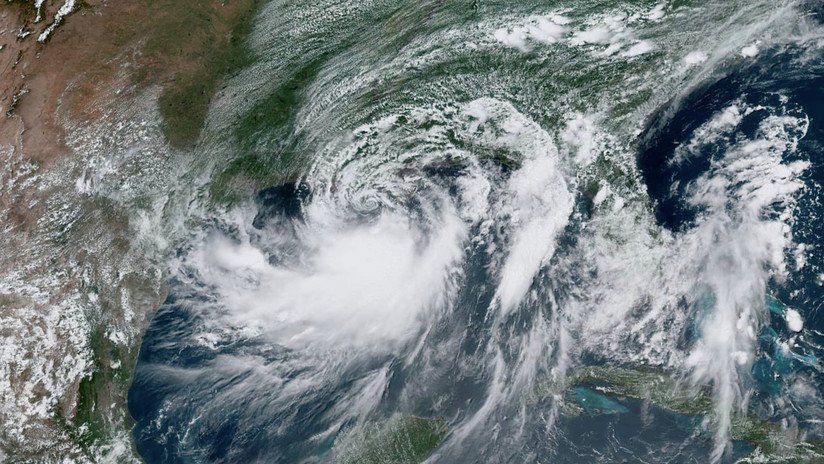 La tormenta tropical Fernando avanza hacia las costas de México