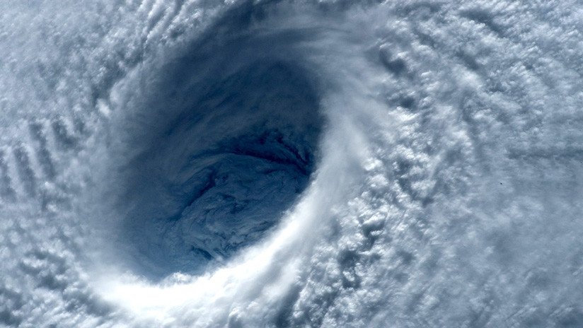 VIDEO: Captan el asombroso 'efecto estadio' desde el interior del ojo del huracán Dorian
