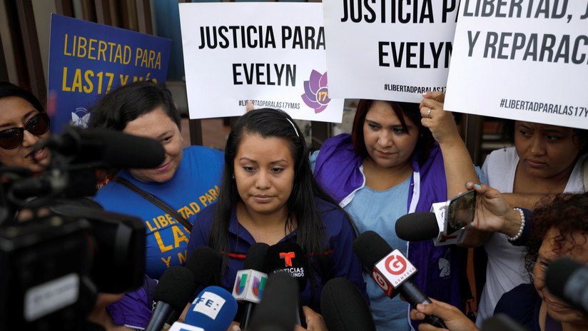 La fiscalía de El Salvador busca procesar por tercera vez a Evelyn Hernández, la joven acusada de abortar