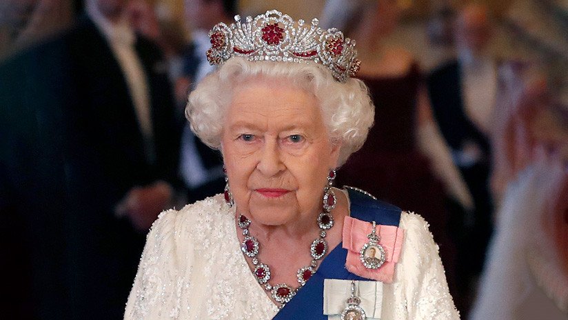 La reina de Inglaterra ratifica la ley contra el Brexit sin acuerdo