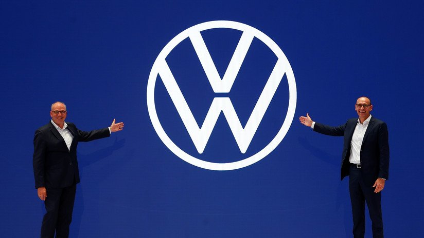 Volkswagen se sumerge en "una nueva era" cambiando su logotipo y estrategia de marketing